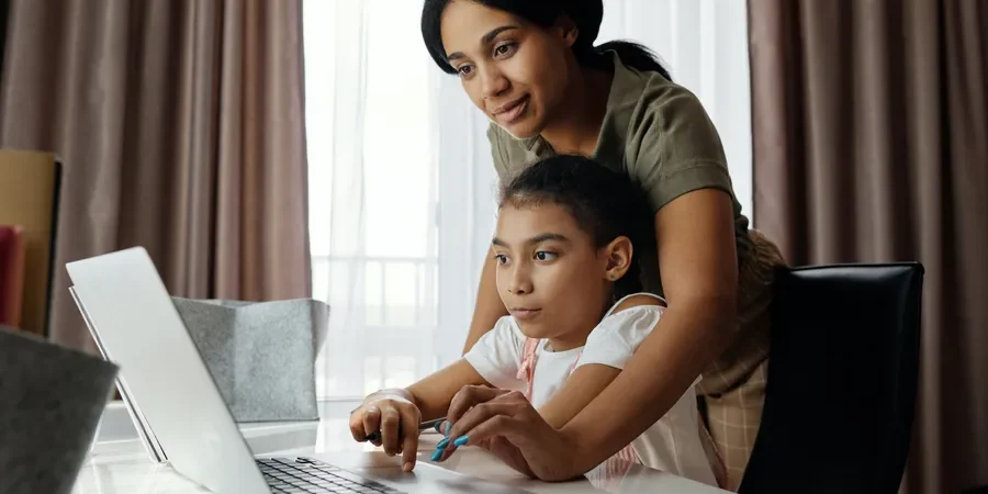 وسائل التواصل الاجتماعي قد تكون ضارة على الأطفال