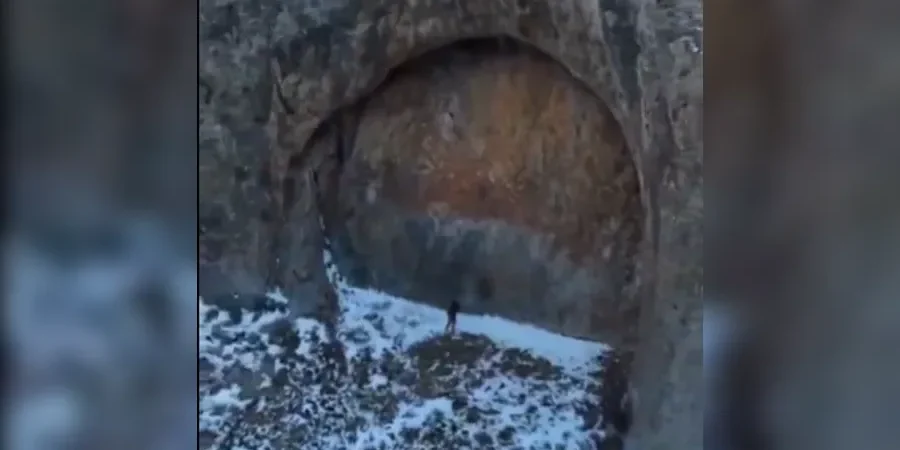 صورة متداولة للبوابة العملاقة