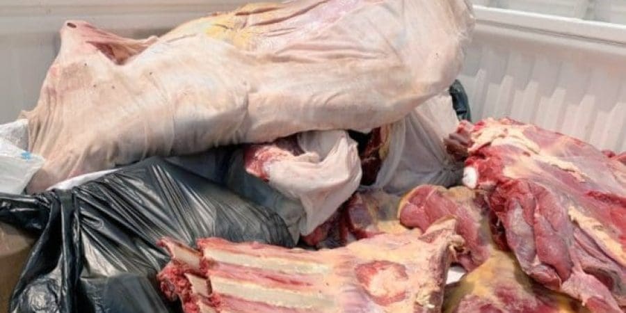 إتلاف مواد غذائية غير صالحة للاستهلاك الآدمي.