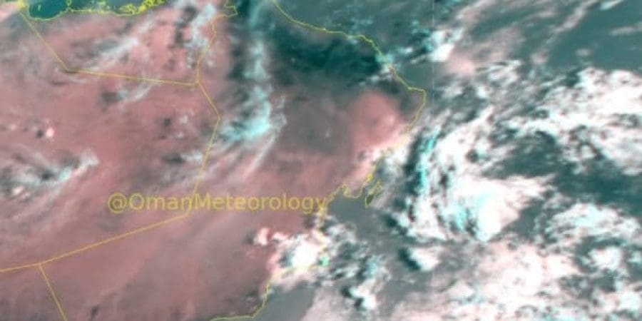انتشار السحب المنخفضة على أجزاء من الساحل الجنوبي الشرقي