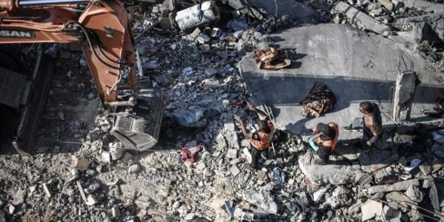 صور توثق ما خلفته غارات إسرائيلية على مدينة رفح