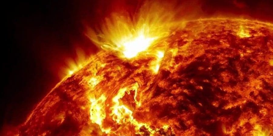 لحظة الانفجار الشمسي كما التقطه مرصد ناسا