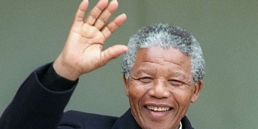 خبيرة الماورائيات فيونا بروم أطلقت مصطلح "تأثير مانديلا" على ظاهرة الذاكرة الجمعية الخاطئة في عام 2010