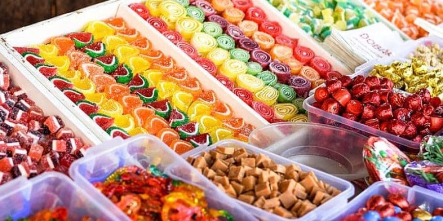 محلات الحلوى أصبحت أكثر شيوعًا تزامنا مع العصر الفيكتوري وباتت متاحة لجميع الطبقات