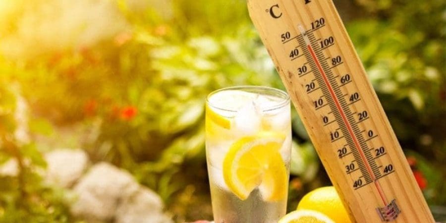 يمكن أن يختلف أفضل مقياس لقياس درجات الحرارة اعتمادًا على الظروف (شترستوك)