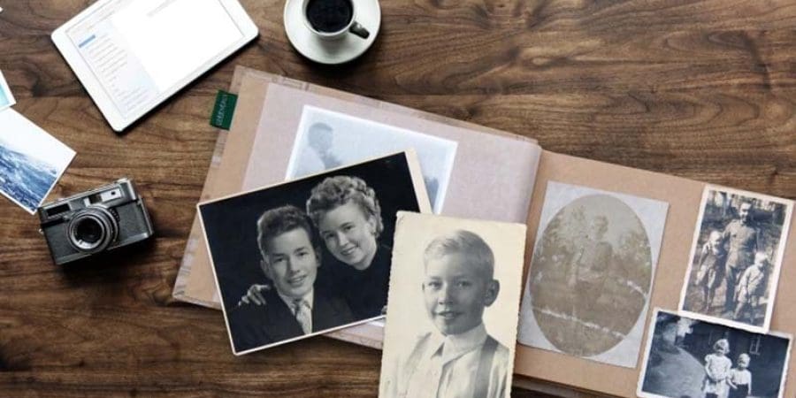ألبوم الصور يحتضن ذكرياتنا وصورنا التي كانت تجمع الأجداد والآباء ولا يعرفها الأحفاد (بيكسابي)