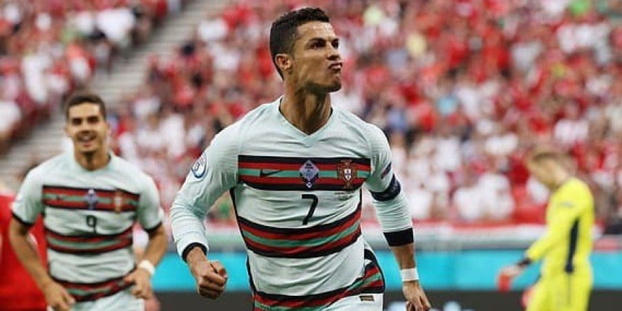فرحة كرستيانو بهدفيه في المجر