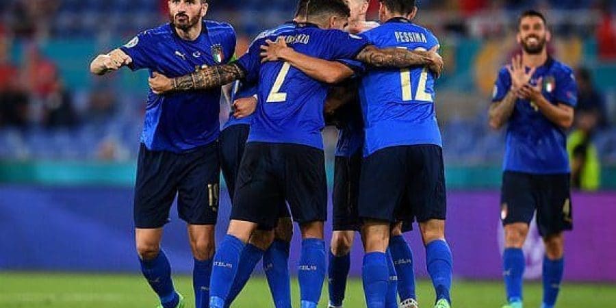 نجوم إيطاليا يحتفلون بالفوز والتأهل المستحق