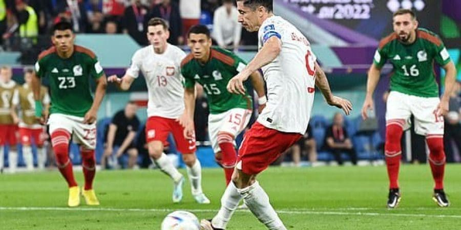 ليفاندوسكي يهدر ضربة جزاء