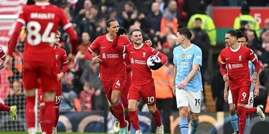 فرحة لاعبي ليفربول بالتعادل