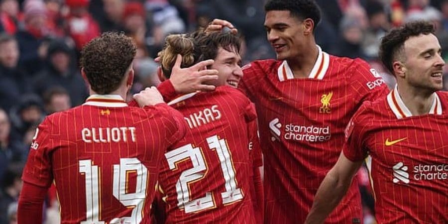 فرحة لاعبي ليفربول بالفوز