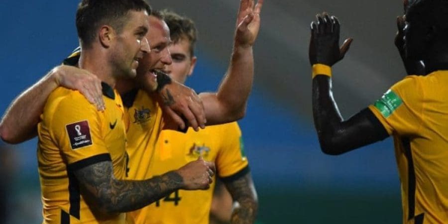فرحة نجوم أستراليا بهدف المباراة الوحيد