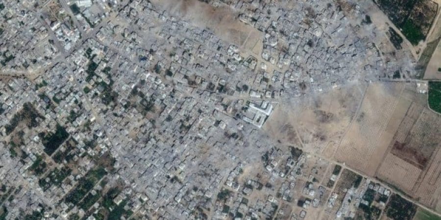 أحد عناصر القوات المسلحة الأردنية، يوثق حجم الدمار الهائل في غزة .