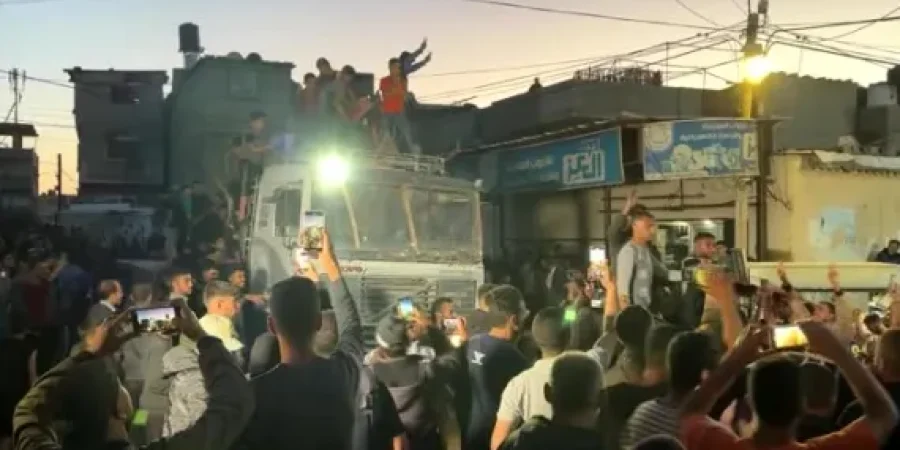 فلسطينيون خرجوا إلى الشوارع في غزة ابتهاجا بأنباء موافقة حماس على مقترح وقف إطلاق النار