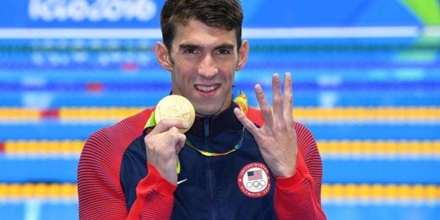 بطل السباحة مايكل فيلبس الأكثر تتويجًا في الأولمبياد يتناول نحو 12 ألف سعرة حرارية في اليوم