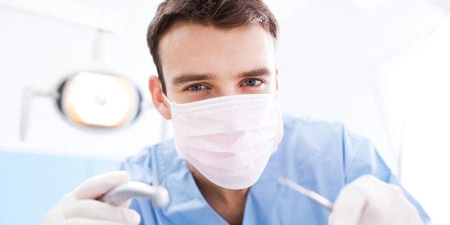 يمكنك التحدث إلى طبيب الأسنان حول توفير المهدئات التي تسمح للمصاب بالفوبيا بالنوم خلال جلسات علاج الأسنان