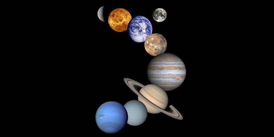 تتباين ألوان الكواكب وأشكالها بحسب تكوينها وتركيبها ومدى قربها من الشمس (ناسا)