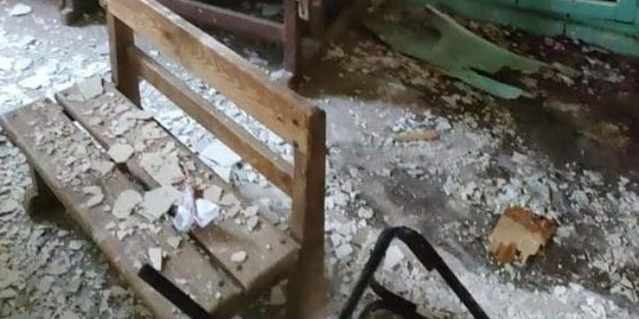من آثار التحطيم بالمدرسة
