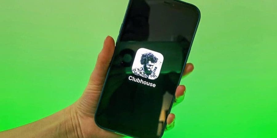 تطبيق كلوب هاوس شهد إقبالًا متزايدًا مع تصاعد جائحة كورونا
