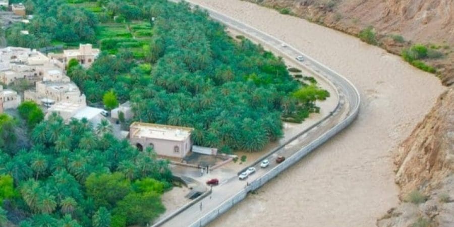 مقطع من الفيديو لوادي بني هني بولاية الرستاق