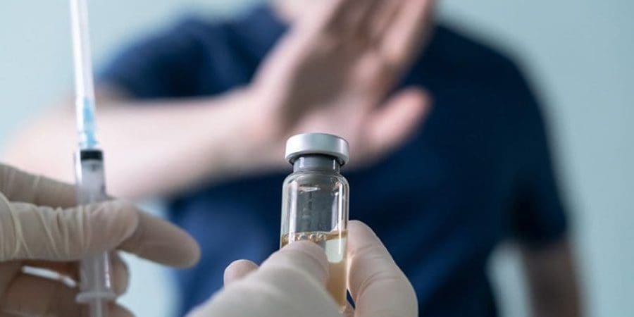 إذا لم يتم تطعيمك حاليًا، وإذا كنت مؤهلاً، وإذا لم يكن لديك سبب صحي لعدم تلقي التطعيم