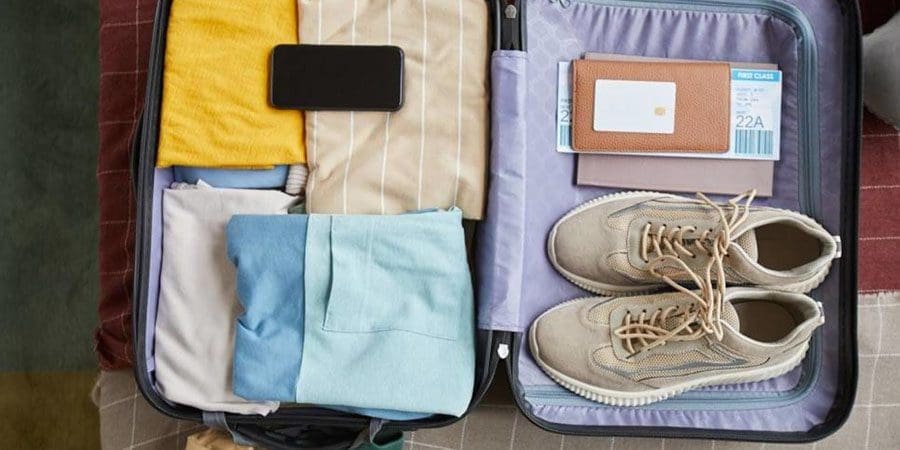 إذا كنت لا تريد أن تفاجئك الرائحة الكريهة للحقيبة في أثناء الرحلة يمكنك تهويتها قبل السفر بفترة