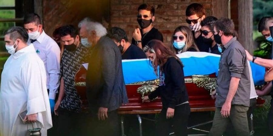 36156058-8991733-The_coffin_with_the_remains_of_late_Argentine_football_legend_Di-a-5_1606436430710