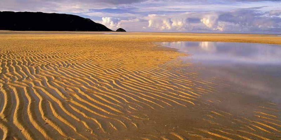 تتكون التموجات عادة من سطح من الحبيبات الخشنة يتموضع فوق جزء داخلي من الحبيبات الأكثر نعومة