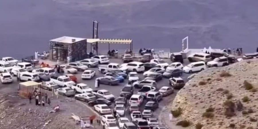 إزدحام كبير في جبل هاط بسلطنة عمان