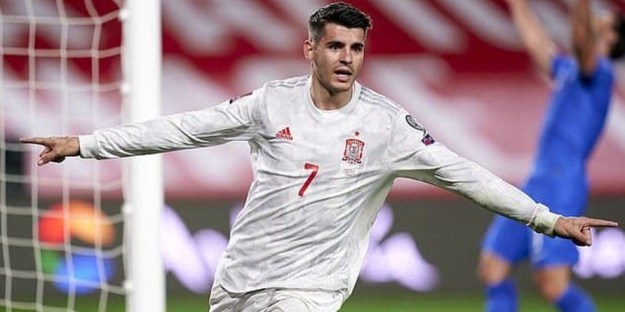 فرحة أفارو مورتا بعد تسجيله هدف التقدم