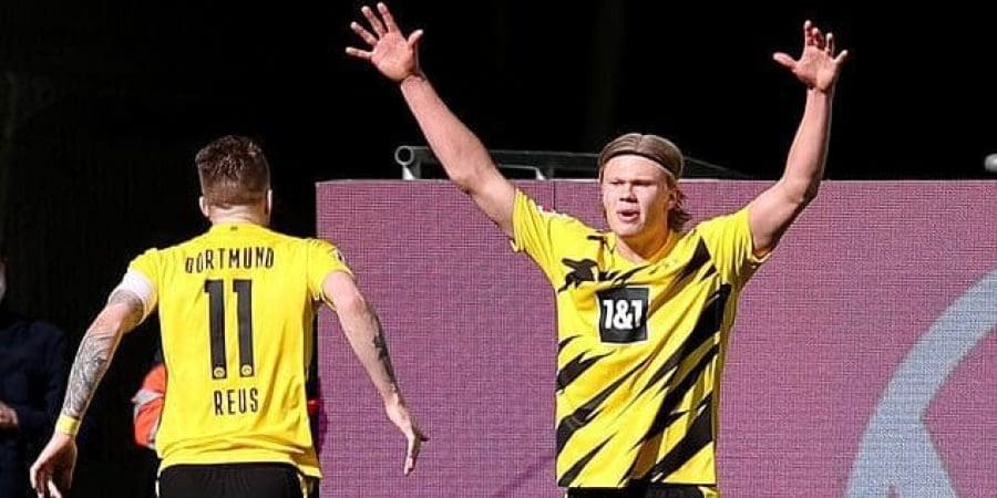 فرحة هالاند بهدفيه في المباراة