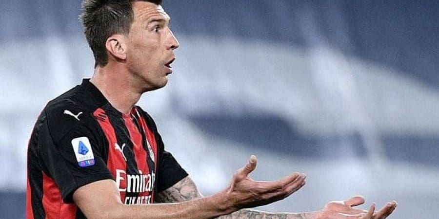 حسرة لاعب ميلان مانزوكيتش بعد ضياع فرصة للتسجيل