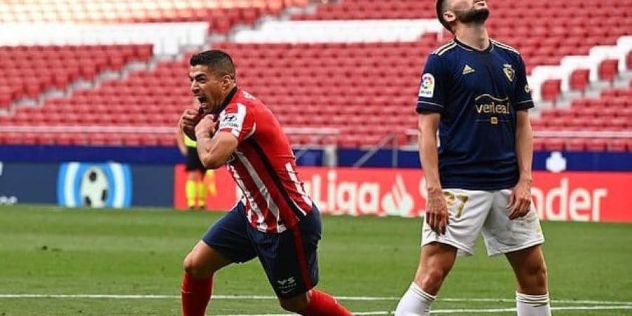سواريز يحتفل بتسجيل هدف الفوز لاتليتكو مدريد