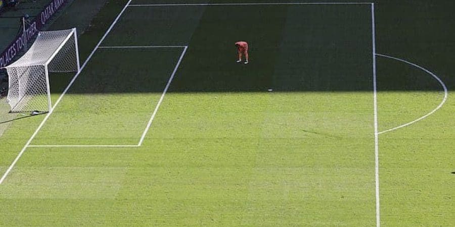 حسرة الحارس أوناي سيمون بعد الهدف