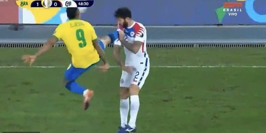 44989553-9752289-Brazil_striker_Gabriel_Jesus_was_sent_off_for_a_karate_kick_on_C-a-66_1625310302651