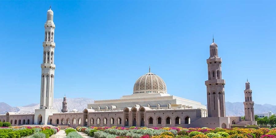 جامع السلطان قابوس الأكبر.. من أجمل التحف المعمارية والفنية​