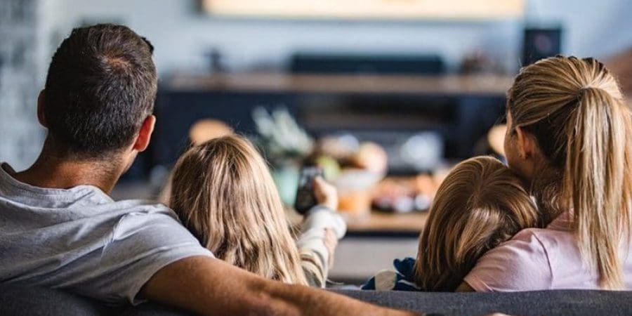 شجِّع أطفالك على مشاهدة الأفلام الوثائقية الممتعة التي تحثهم على التفكير خارج حدود عالمهم الصغير