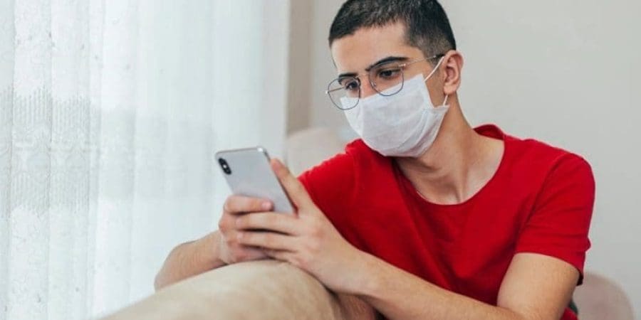 متطلبات الدراسة عن بعد وقلة النشاط البدني وغياب التفاعل الاجتماعي عوامل تجعل من الصعب على الشباب التركيز في دراستهم