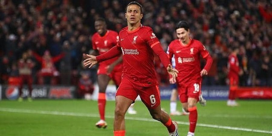 فرحة تياجو ألكانتارا بعد تسجيل الهدف الأول