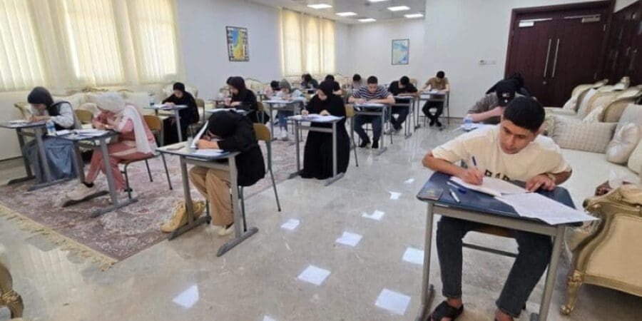 طلبة أبناء قطاع غزة يؤدون امتحانات الثانوية العامة في مسقط