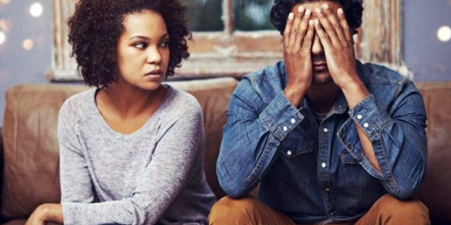 كلمات الانتقاد المتكررة تؤثر على المتلقي بشكل عميق وتؤدي إلى زعزعة ثقته بنفسه (غيتي إيميجز)