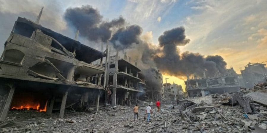 آثار القصف الإسرائيلي على غزة - رويترز