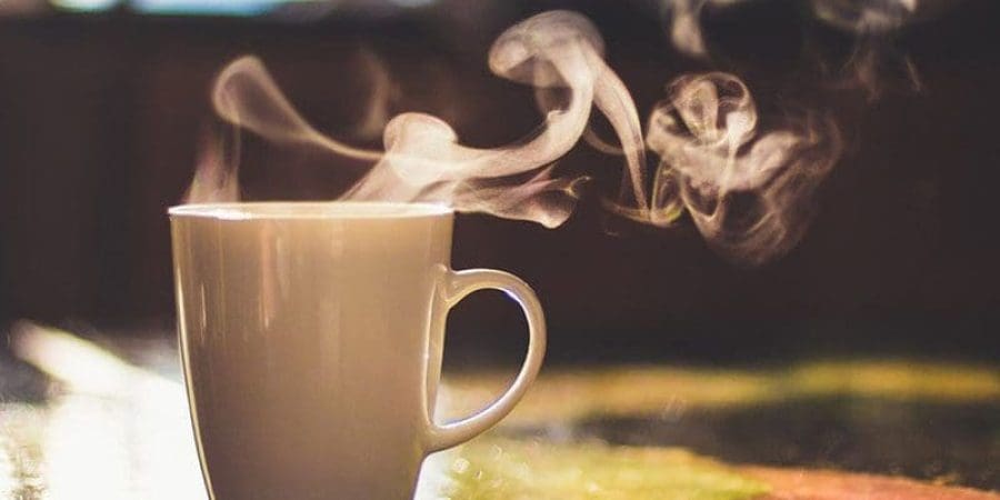 القهوة هي أشهر مشروب يتناوله الناس في الصباح حول العالم.