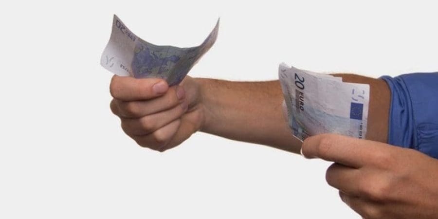 ثقافة "لا تسأل.. ولا تخبر" في تراجع بطيء (بيكسابي)