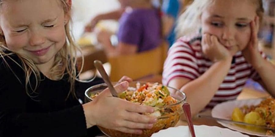 تغيرت بعض عادات تناول الطعام لدى الكثيرين بعد جائحة كورونا بسبب العزل الصحي والخوف من انتقال العدوى