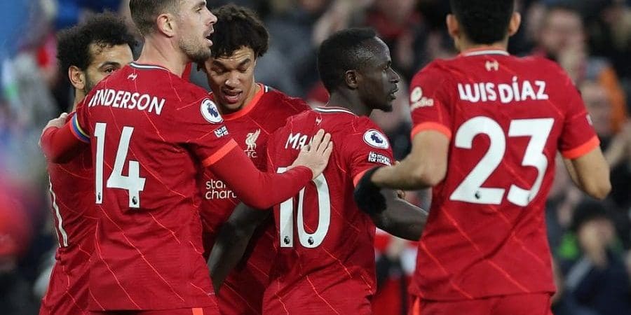 فرحة لاعبي ليفربول بهدف ماني