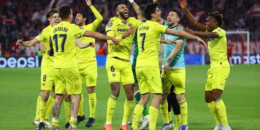 فرحة لاعبي فياريال بعد التأهل
