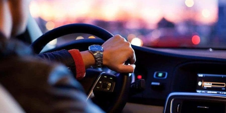 نظرًا لأن السياقة نشاط يتطلب الكثير من التركيز الذي قد يفقده الشخص أو تنخفض نسبته جراء بعض الأمراض