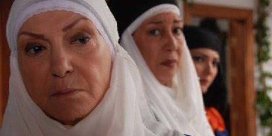 الفنانة السورية ثناء دبسي