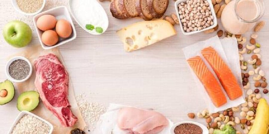 خبيرة تغذية تكشف عن أطعمة تحسن عمل الدماغ وتوقف الجلطات